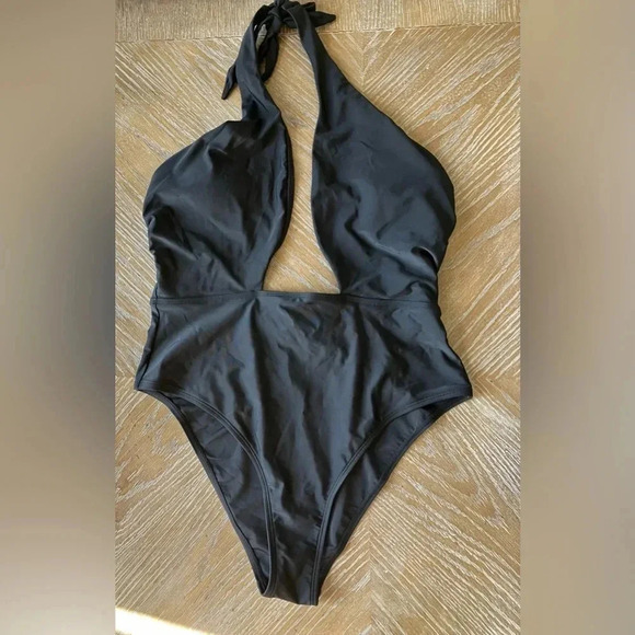 NWT Cupshe X STASSIE Crystal Waters Wrap Halter One Piece Swimsuit Black Large - Picture 3 of 6